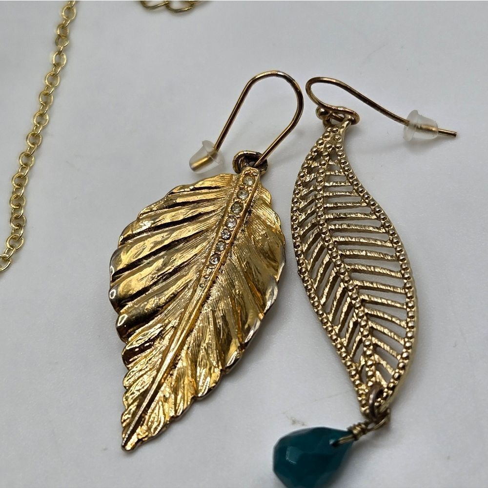 "5/$25" Goldtone Faux Turquoise Necklace & Mismatched Feather Dange Earrings - Picture 8 of 11